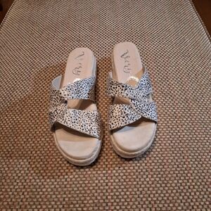 Very G Crisscross Slide Sandals in Neutral Animal Print